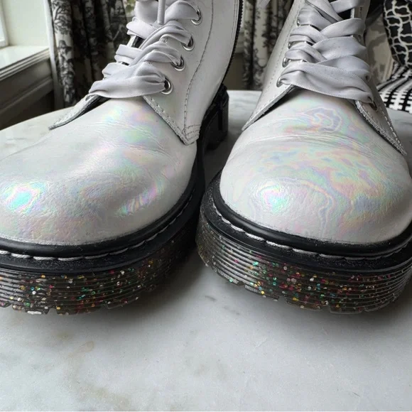 NWOB 🦄Iridescent rainbow Doc Martens! - Picture 14 of 15